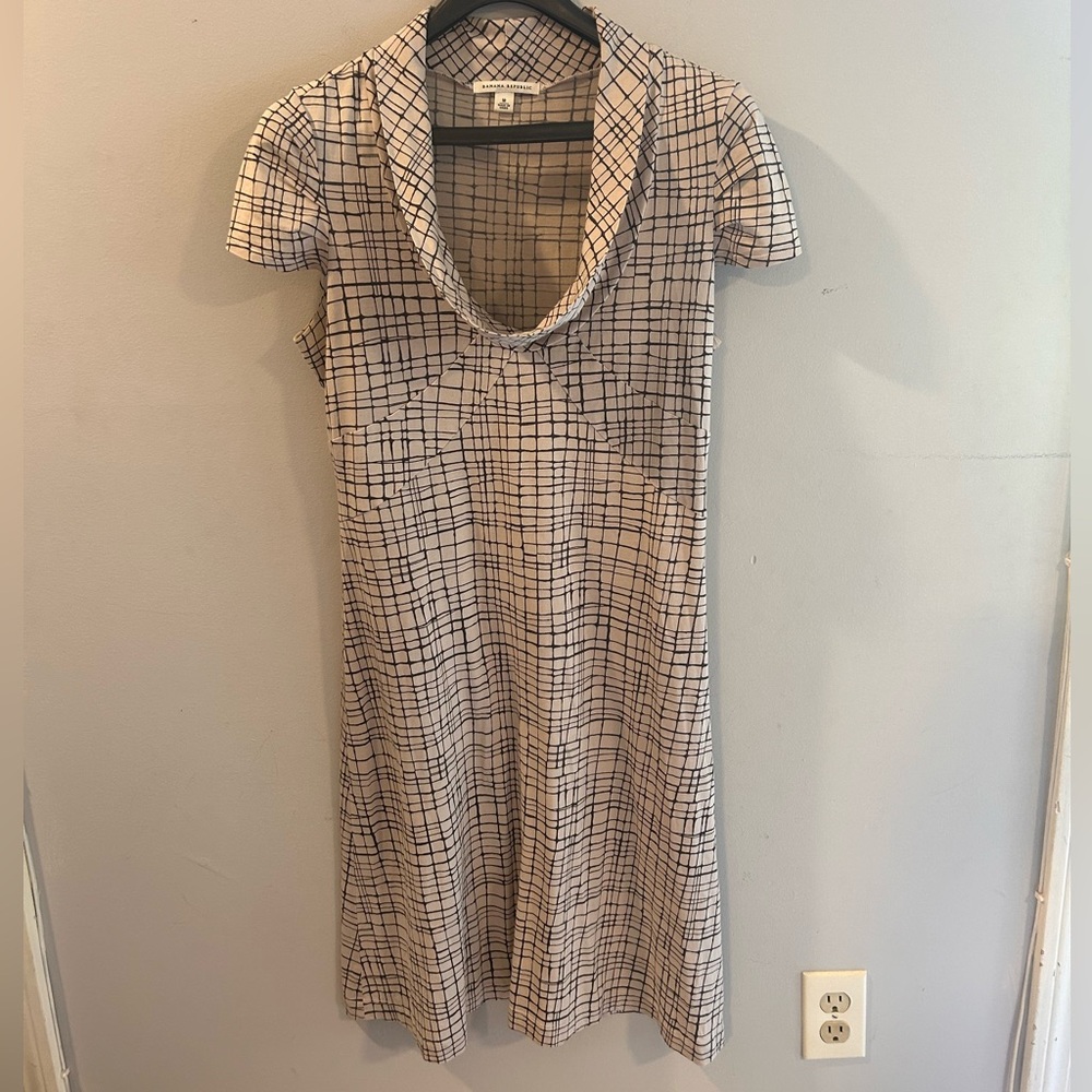 NWOT Banana Republic short-sleeve, grid-patterned dress in black and tan size M